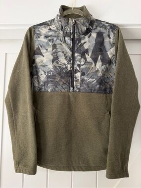 The North Face Olive Green Quarter-Zip Fleece with Floral Camo Design (Medium)